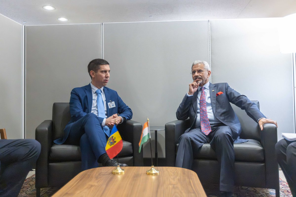 Mariusucqg's tweet photo. 🇮🇳🇲🇩 Întâlnire bună cu ministrul de Externe al Moldovei, Mihai Popșoi, în marja #UNGA81

Am discutat despre progresele în relațiile politice, economice și educaționale dintre India și Moldova, precum și despre conflictul din Ucraina

#India #Moldova #UNGA81 https://t.co/cSIcx1WdFT
