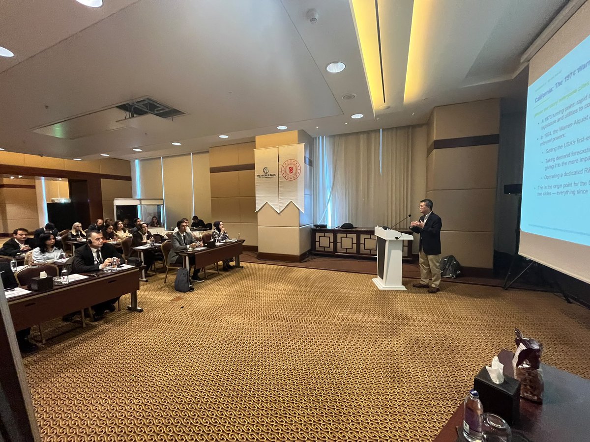 verimkat's tweet photo. Ankara’da düzenlenen Kurumsal Kapasite Geliştirme Eğitimi’nde, Talep Tarafı Yönetimi ve konutlarda enerji verimliliğine ilişkin uluslararası deneyimleri ele alıyoruz.

Türkiye’ye yönelik uygulama fikirlerini de eğitmenler ve katılımcılarla birlikte değerlendiriyoruz.

#EnerjineVerimKat