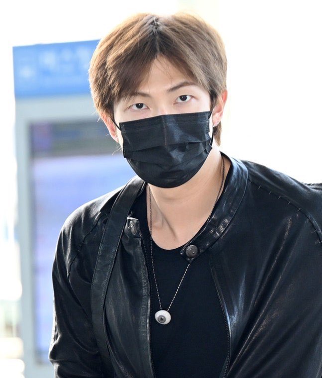 Arikive4's tweet photo. The contrast between his intense dragon eyes and those sweet doe eyes 😭 I’m crazy for him https://t.co/LIwrHxsMIg