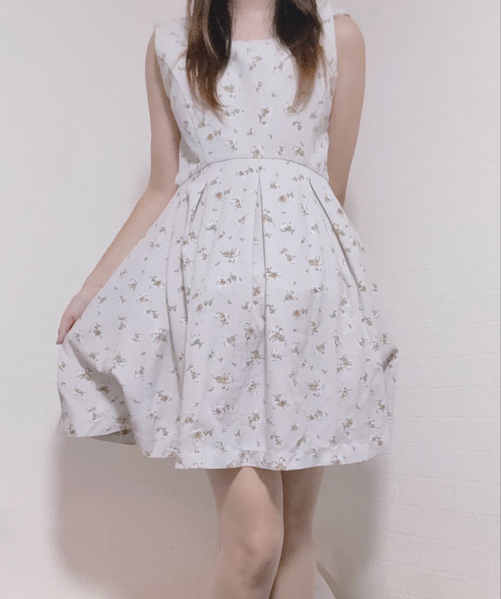 nashiko_rin_'s tweet photo. 私服売ります！

夏服なので送料分値引きして
いつもより1000円安めになってます！

ミニワンピース、ストッキング
2点セット送料込4000円

どれも1日着用🥰

ご希望でしたら購入前にユーザー名記載紙を持った雰囲気画像見せれます🙇‍♀️

 #私服売ります 
#ストッキング売ります https://t.co/ouNK7OhlMx