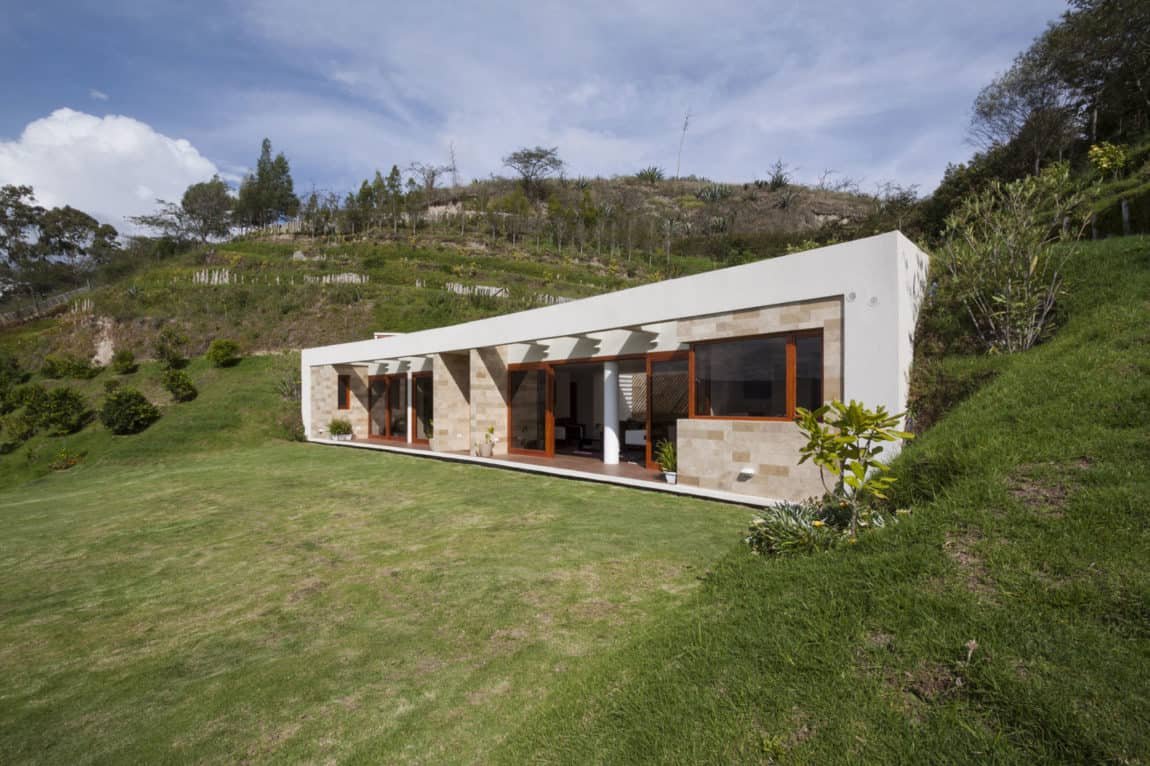 samiefrank's tweet photo. House build to blend in with nature and the landscape.

By AR+C Arquitetura
Ecuador https://t.co/549RNDscK1