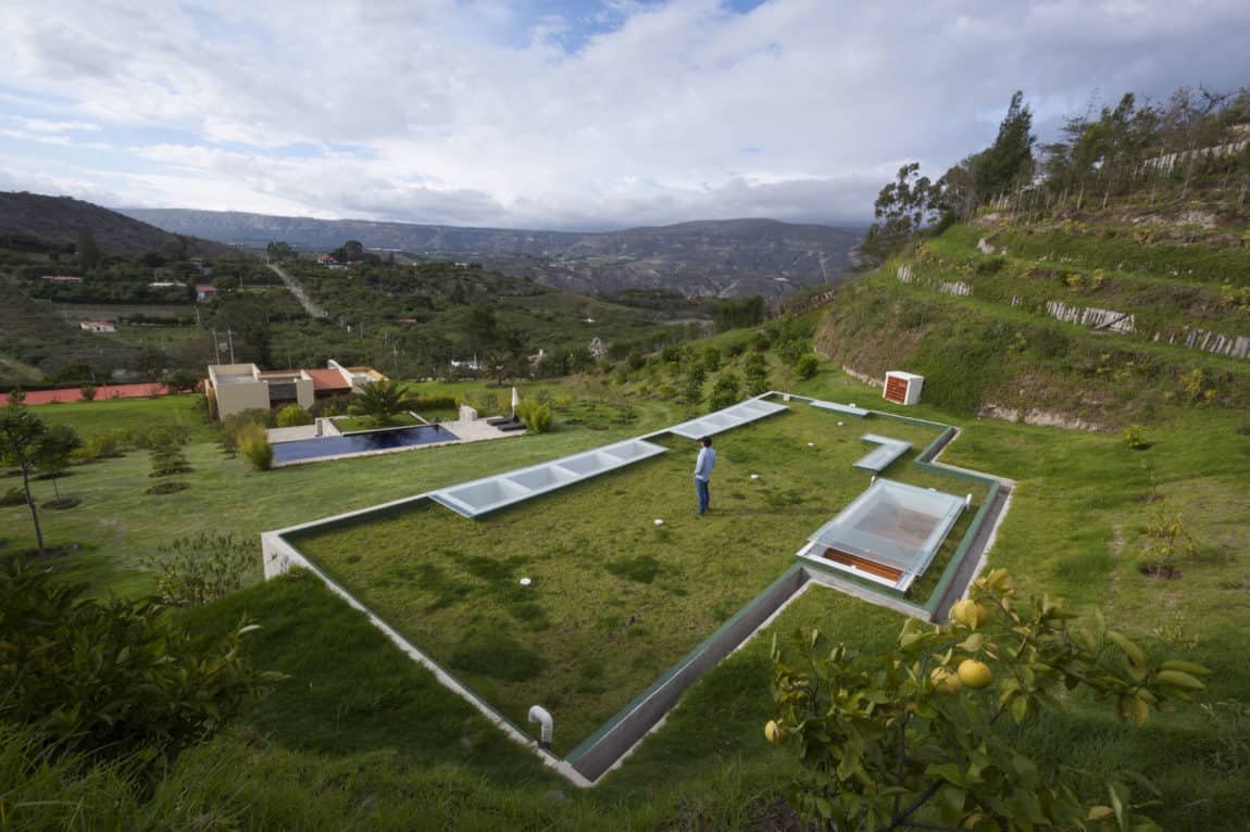 samiefrank's tweet photo. House build to blend in with nature and the landscape.

By AR+C Arquitetura
Ecuador https://t.co/549RNDscK1