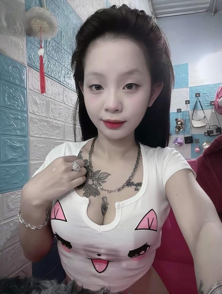 chvrosee's tweet photo. Tăng ca ở trọ có được hông 🫣😝😝🥵 https://t.co/513e3QgmYq