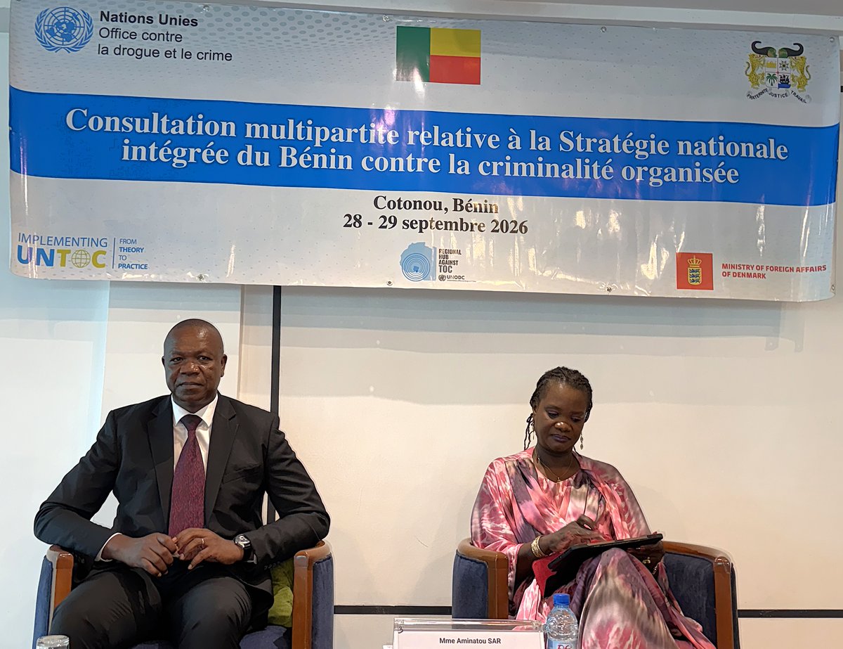 UNBenin's tweet photo. 28/29 septembre, acteurs publics, société civile, partenaires techniques &amp; financiers se réunissent à #Cotonou pour contribuer à l’élaboration de la stratégie nationale intégrée du 🇧🇯contre la criminalité organisée. Agir ensemble pour la sécurité, la confiance &amp; l’avenir.
#ONUDC https://t.co/3cRJOvvZxi