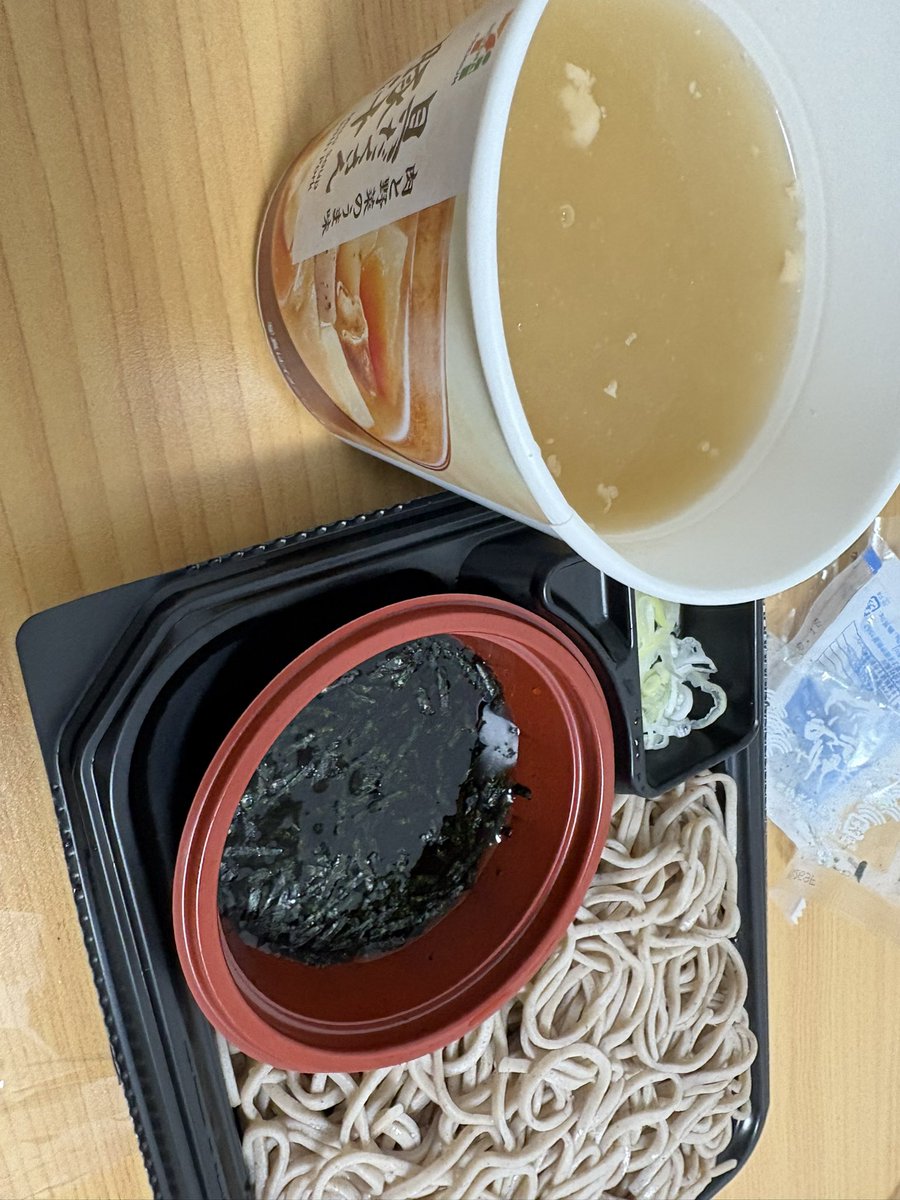 zero0justice's tweet photo. こんびにめし
せぶんろーそんせっと https://t.co/79tsgS5Zh3