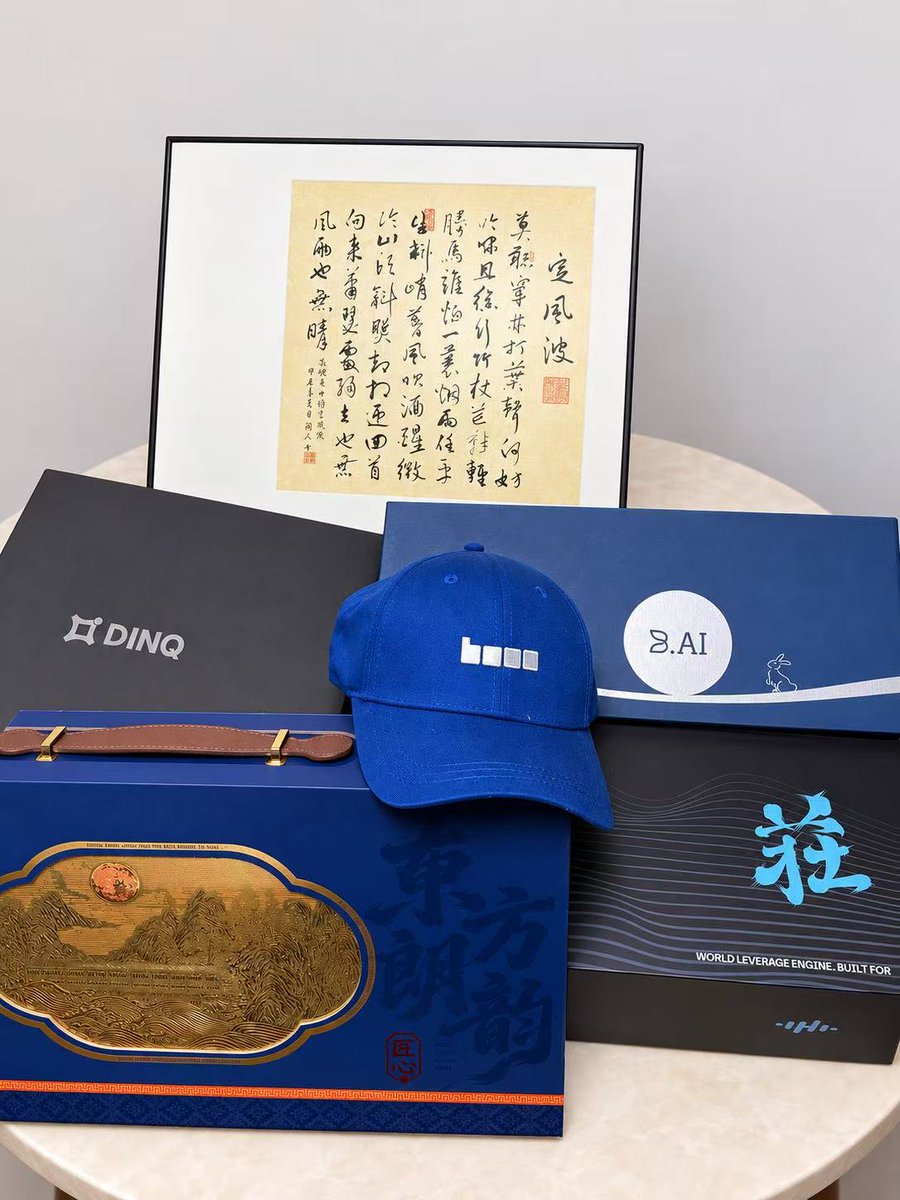 SUOHA_AI's tweet photo. 给大家送福利抽奖啦！总共100U-10人

中秋收到了好几个礼品，感谢朋友们记得我

感谢Coinbase团队送来的月饼礼盒，好吃又好看

感谢HertzFlow @thecryptoskanda @richpeach888 送的电动小玩具😂

感谢@samuel_ys92老哥送的礼盒！

感谢Coinank @Dwen668送的画，非常精美

感谢https://t.co/lum56dIAgx @Anchor9960 送的枕头，还是大牌！

非常非常感谢老师们记得我！自费给我的粉丝们抽一份KFC，总共100U，10个人每人10U，祝大家中秋国庆双假快乐！

参与方式：关注了我+评论最近有什么高兴的事情？+留下你的BSC地址，30号中午我会直接打过去~