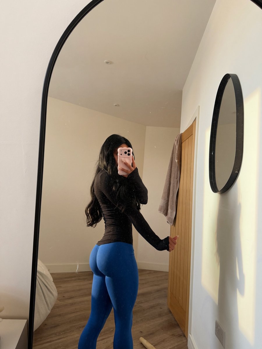 prettypixie122's tweet photo. is this considered good shape or size? https://t.co/sJ9qSjW7Fn