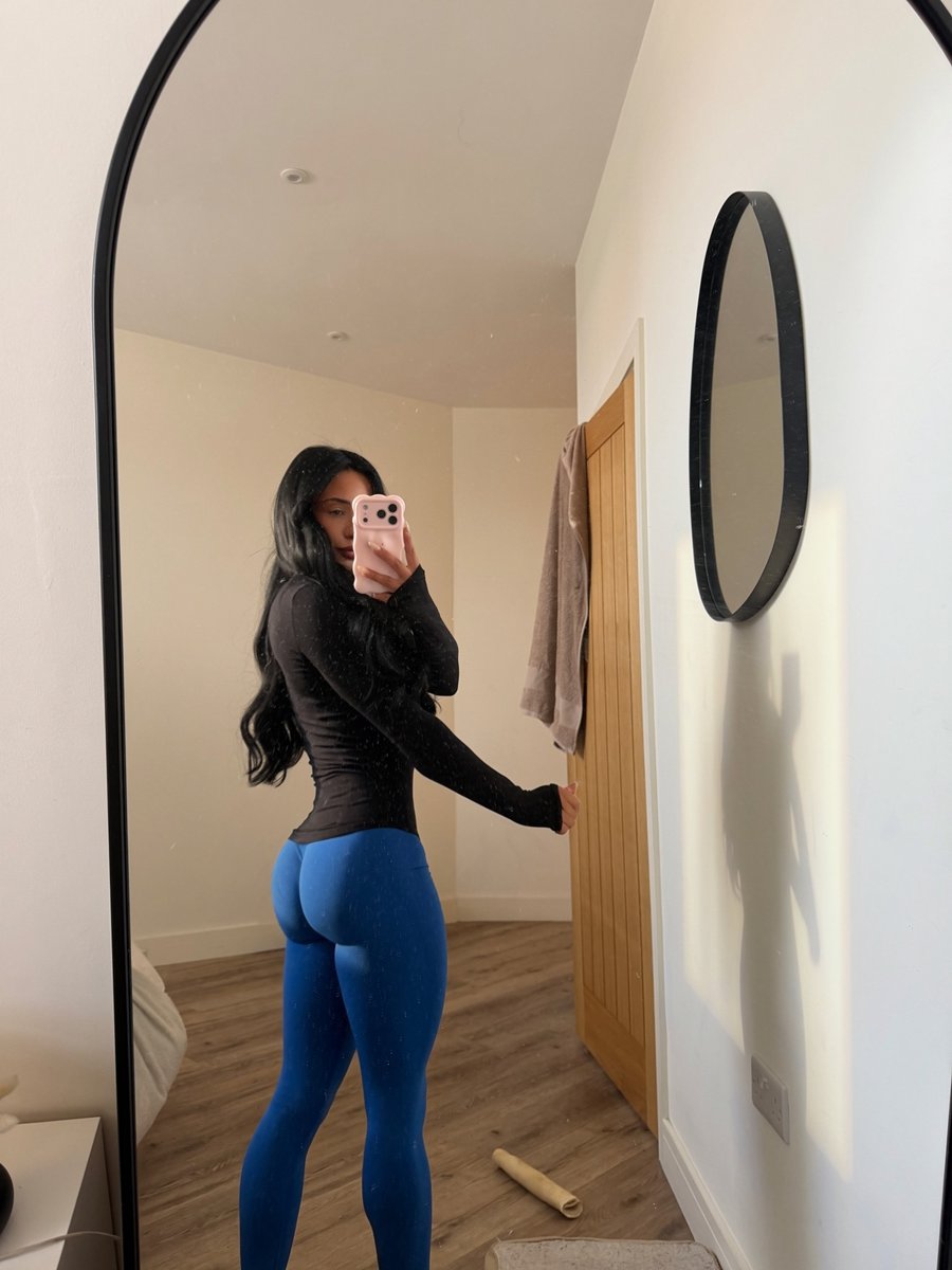 prettypixie122's tweet photo. is this considered good shape or size? https://t.co/sJ9qSjW7Fn