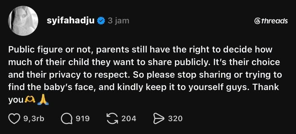 Sipitungscbd's tweet photo. Kalau kata gue sih, lu malah makin memperkeruh keadaan, Syif. Netral aja udah.

Toh anaknya ke-spill bukan karena ada paparazzi, tapi emang karena kesalahan vlog oma-nya sendiri.

Terus grammar lu juga masih berantakan 😭 Pliss, bahasa Indonesia aja deh. Udah ribet ahh. https://t.co/tM3jX9OYLt