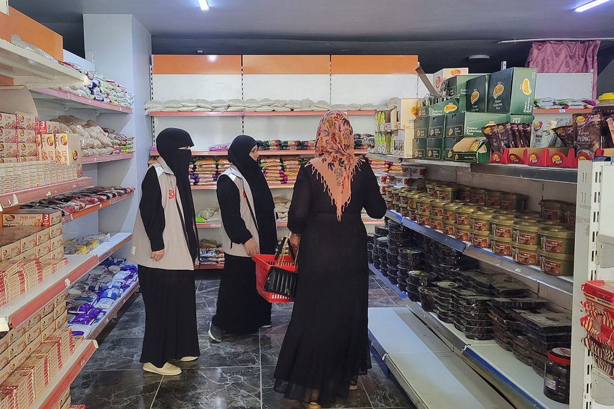umutkervanivkf's tweet photo. 📍 Van

Van Umut Kervanı Derneği olarak, sosyal market uygulamamız kapsamında ihtiyaç sahibi ailelere aylık destek ulaştırdık.

Ailelerimiz, ihtiyaçlarını sosyal marketimizden kendi ihtiyaçlarına göre temin etti. Hayır sahiplerimizin emanetlerini ihtiyaç sahiplerine ulaştırmaya devam ediyoruz.

Rabbimiz yapılan hayırları kabul eylesin.