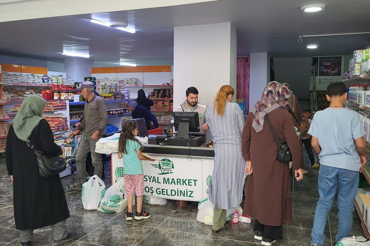 umutkervanivkf's tweet photo. 📍 Van

Van Umut Kervanı Derneği olarak, sosyal market uygulamamız kapsamında ihtiyaç sahibi ailelere aylık destek ulaştırdık.

Ailelerimiz, ihtiyaçlarını sosyal marketimizden kendi ihtiyaçlarına göre temin etti. Hayır sahiplerimizin emanetlerini ihtiyaç sahiplerine ulaştırmaya devam ediyoruz.

Rabbimiz yapılan hayırları kabul eylesin.