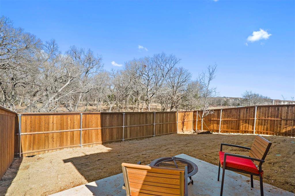 GuyDFWRealtor's tweet photo. One month free when you sign by 09.30.26: a 2022 Denison rental with 3 beds, 2.5 baths, 1,903 sq. ft. + game room for $2,100/month.
https://t.co/Sj85nMpNpL https://t.co/eheRni4fxf