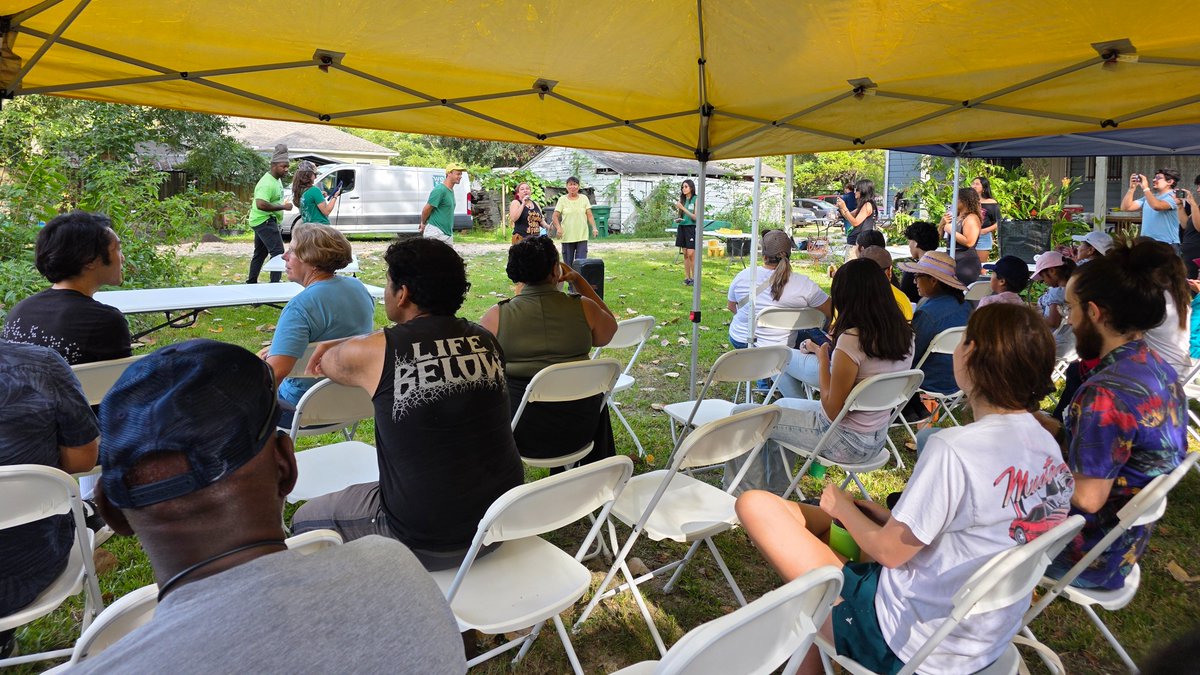 tamusuperfund's tweet photo. @tamusuperfund joined Settegast Garden Day to help install a rain garden! Organized by @weststrecovery &amp; the #CAG. Over 50 community members helped out. Beautiful day—perfect way to bring nature back to the neighborhood! @NIH @TAMU_SPH @Tamuarch https://t.co/Qhypzb88E1