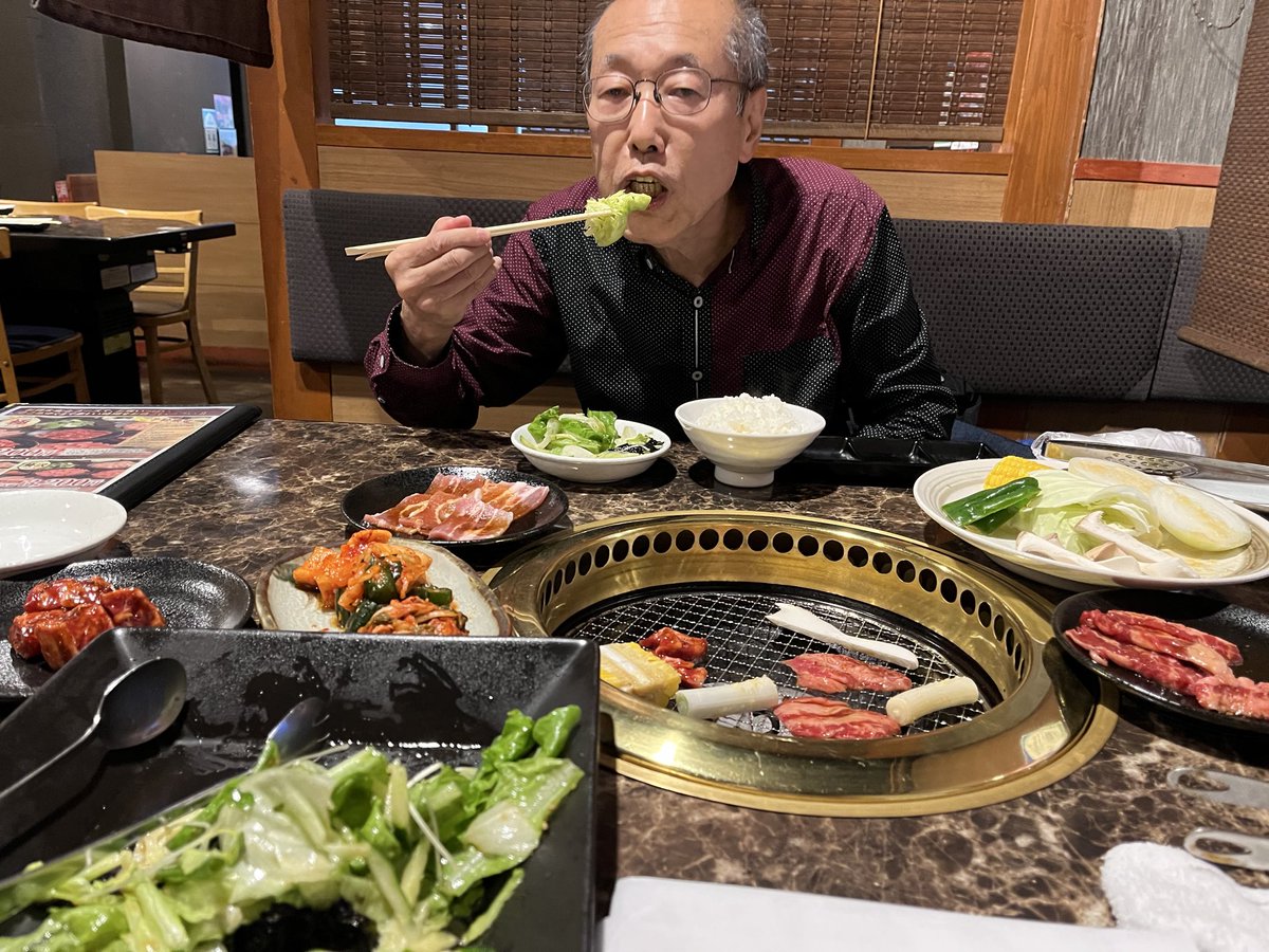 yuutaihiroto's tweet photo. アルペンで1000円券1枚は使わなければと思って新宿に行ったのですが、水着を選ぶのに時間がかかり、夕食の時間に。
新宿は優待の使えるお店がたくさんありますが、今日は焼肉屋さかいへ。
15%引き券1枚と5000円券、それに現金270円の支払い☺️
沢山の割引券を頂きましたが、優待の15%引き券と併用できないのが難点😜