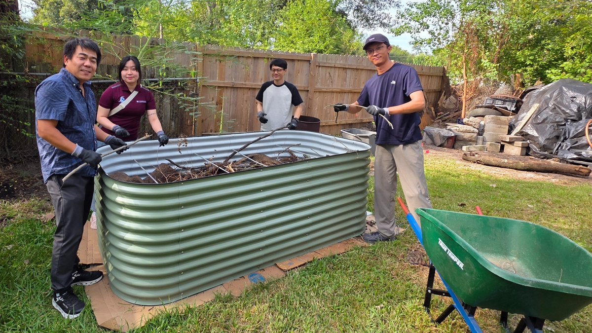 tamusuperfund's tweet photo. @tamusuperfund joined Settegast Garden Day to help install a rain garden! Organized by @weststrecovery &amp; the #CAG. Over 50 community members helped out. Beautiful day—perfect way to bring nature back to the neighborhood! @NIH @TAMU_SPH @Tamuarch https://t.co/Qhypzb88E1