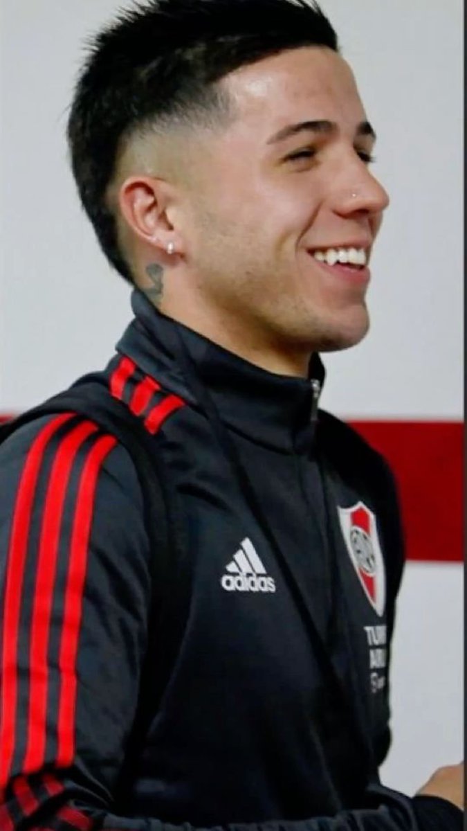 lichaverse's tweet photo. enzo con colmillos >>>> https://t.co/obe0AHlmJx