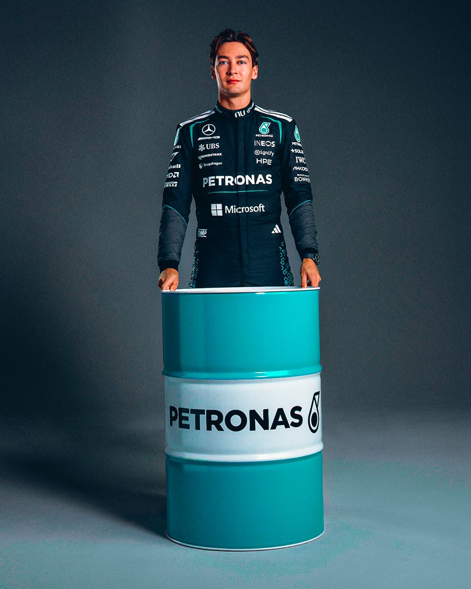 MercedesAMGF1's tweet photo. The PETRONAS photoshoot pics you didn't know you needed 💚 https://t.co/drGQr5xPTS