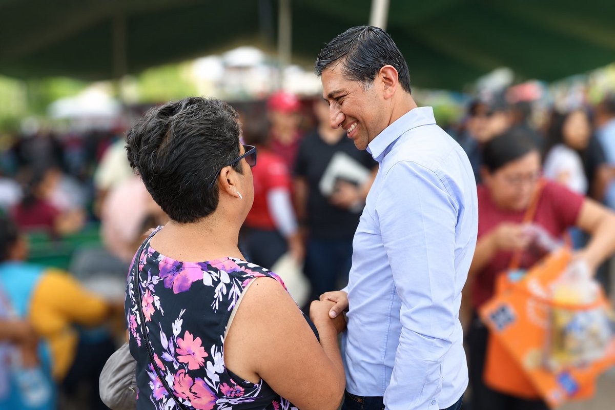 Alejandro_ALJ's tweet photo. Que este #lunes nos encuentre con una sonrisa, rodeados de buenas personas y con toda la actitud para comenzar una nueva semana. ☀️🙌

¡Excelente día! Que vengan muchas alegrías, trabajo y cosas buenas. ❤️

Con #ActitudCíviva

#oaxaca #xoxocotlán https://t.co/tIzXdSJSIj