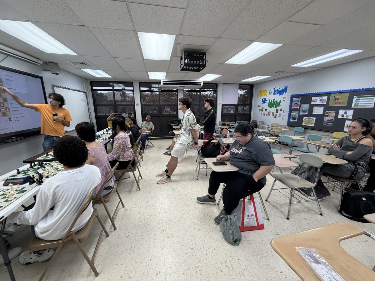 ajedrezuprh's tweet photo. Imágenes de nuestras primeras semanas en nuestra organización estudiantil y equipo universitario. ¡Enhorabuena!
#Ajedrez #UPRH #SiempreBúhos https://t.co/uolWaA5eJy