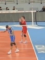 yuki_14vb's tweet photo. レシーブミスしたときの祐希さんの謝り方が可愛くて思わずスクショしちゃった。 https://t.co/NmGBSzLSWr