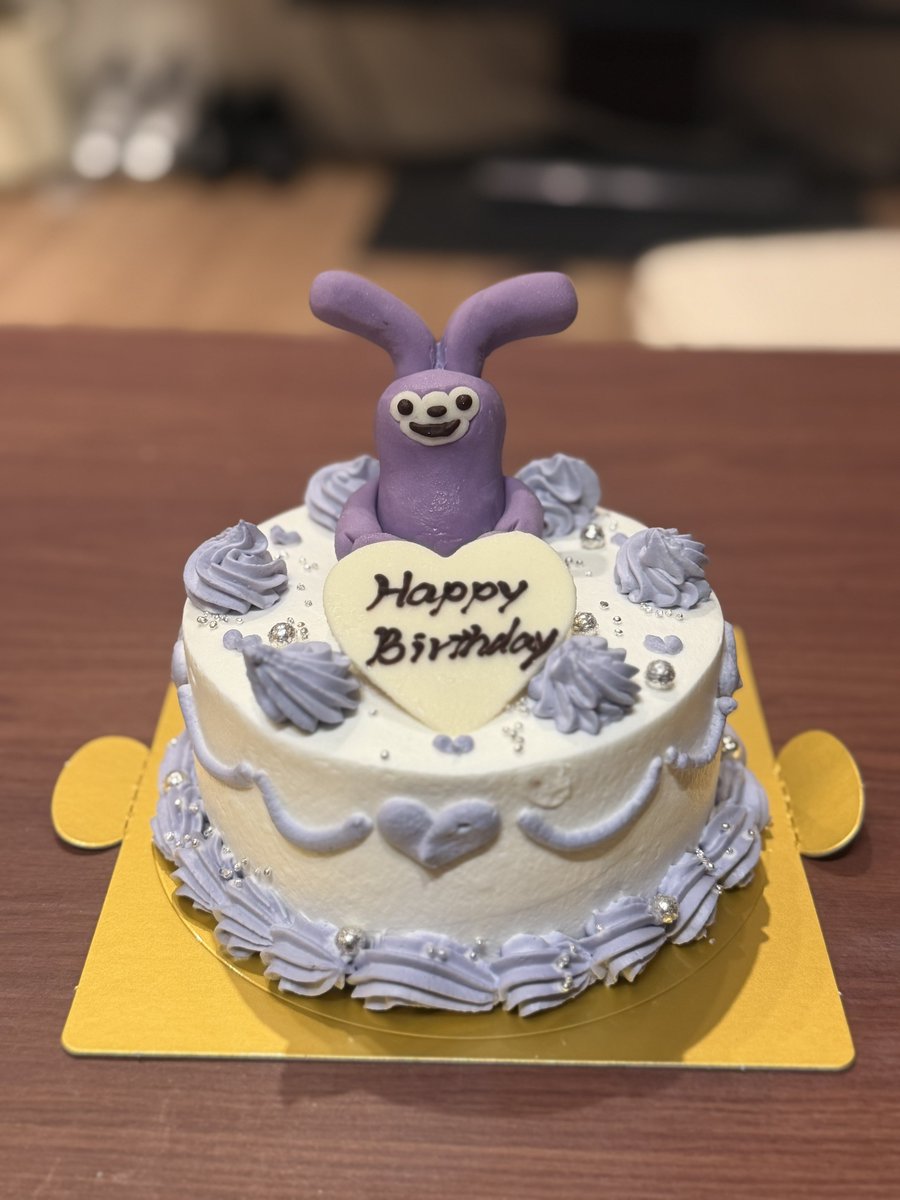 2kani__404's tweet photo. 友の誕生日にサプライズSuicaのB案ケーキ https://t.co/h4P1uUq59D