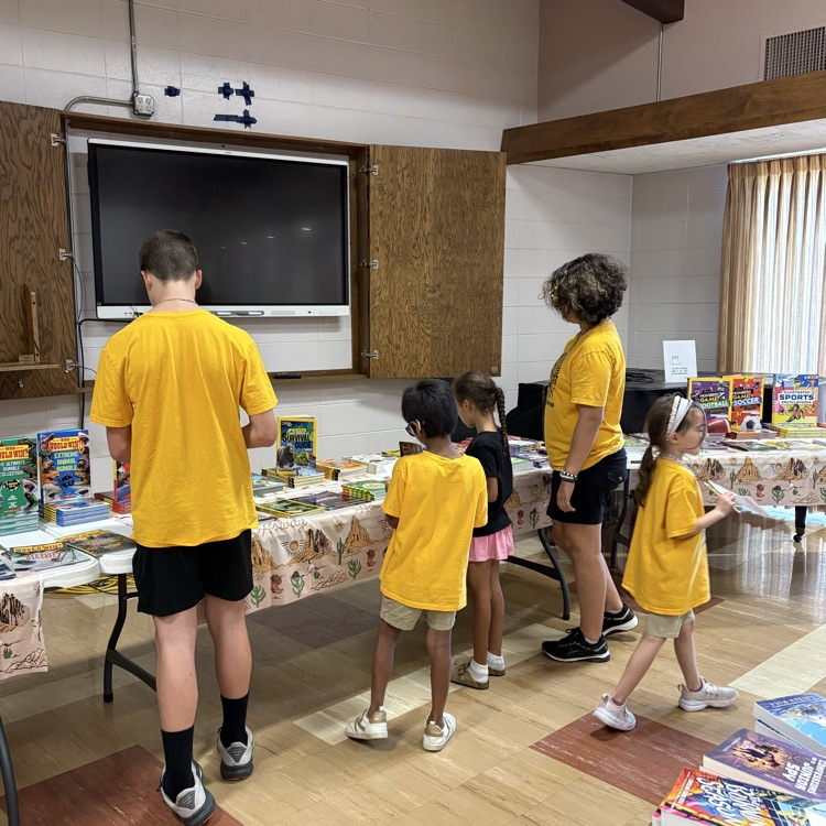 SPLSPanthers's tweet photo. Book Fair Fun! https://t.co/QR9gAoo3we