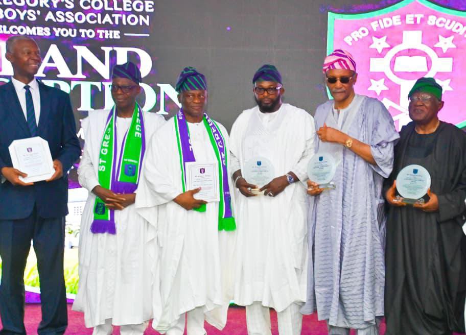 followlasg's tweet photo. SANWO-OLU COMMENDS ST. GREGORY’S COLLEGE FOR EXCELLENCE

… As Lagos HOS, Others Receive Lifetime Achievement Award From College

https://t.co/Q9y6Q30euq

@jidesanwoolu @drobafemihamzat @LagosHOS @gbenga_omo @gboyegaakosile @BarrBimbola @Mr_JAGs @Riddwane
#AGreaterLagosRising 
#LASG