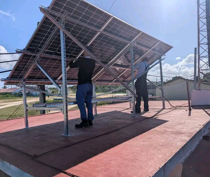 Avilacomunica's tweet photo. @ETECSA_Cuba @citmaciego Las soluciones solares ya están presentes en los 10 municipios avileños y se avanza en el proceso inversionista para beneficiar a los segundos poblados más importantes de cada territorio. 

#EtecsaConCuba #AvileñosEnLínea https://t.co/5HzAAWXSgA