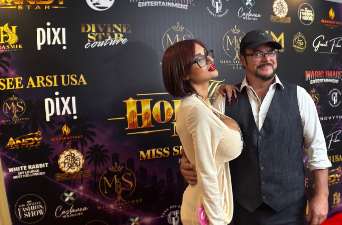 CandyScottX's tweet photo. Yesterday I was @misssiliconela @misssiliconeusa ! #misssilicone #missiliconeusa #pageant #pageantlife
Credit picture: @surgekott https://t.co/kF4j3lCfVA
