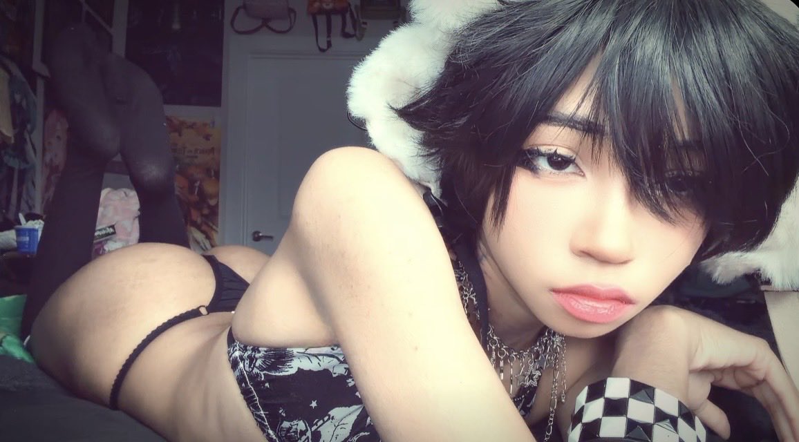 KoreyTheFemboy's tweet photo. Might fuck a fan, apply below 💜#alternative https://t.co/q0CVguby8b