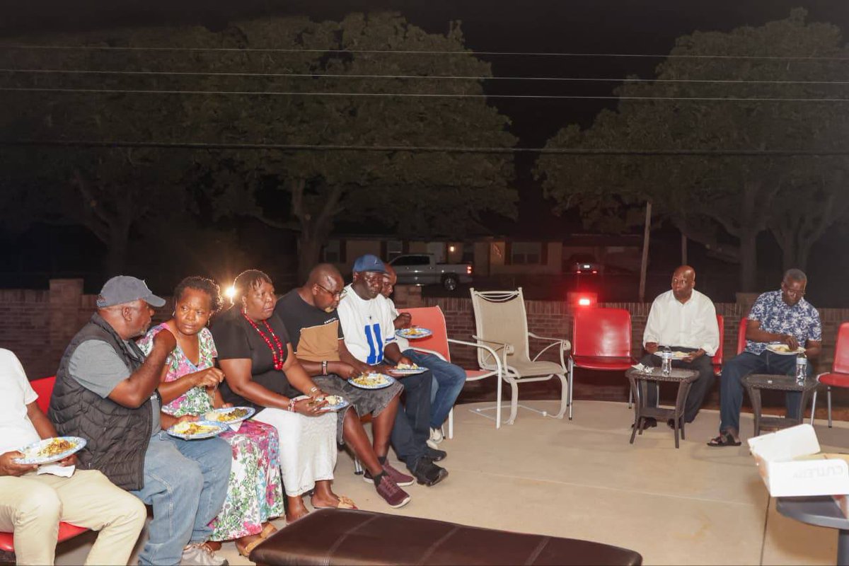Irenekkkkkk's tweet photo. CJ Maraga at a meet and greet in Texas that was on healthcare, education, Diaspora voting, the national tallying center and the lack of transparency from the IEBC. They promised to support CJ because he is a trustworthy leader. #diaspora #maraga27 #ukatibacaravandiaspora https://t.co/Xoza3s14pS