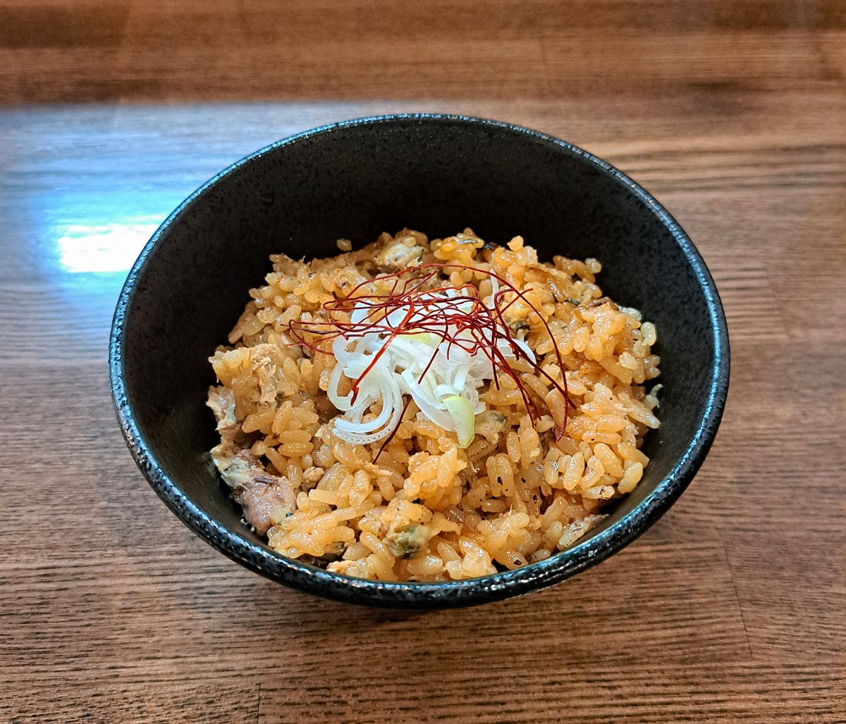setsumen's tweet photo. 静岡市葵区呉服町
VON GOSSO(ボンゴッソ)さん
貝出汁ラーメン(醤油)
トッピング→味付玉子・ねぎ
あさりの炊き込みご飯(9月はサバのコチュジャン風)
#ラーメン #静岡 #葵区 #呉服町 #VONGOSSO #ボンゴッソ #ボンゴッソラーメン #貝出汁ラーメン #ramen #静岡ラーメン #静岡ランチ https://t.co/io93X2hpRA