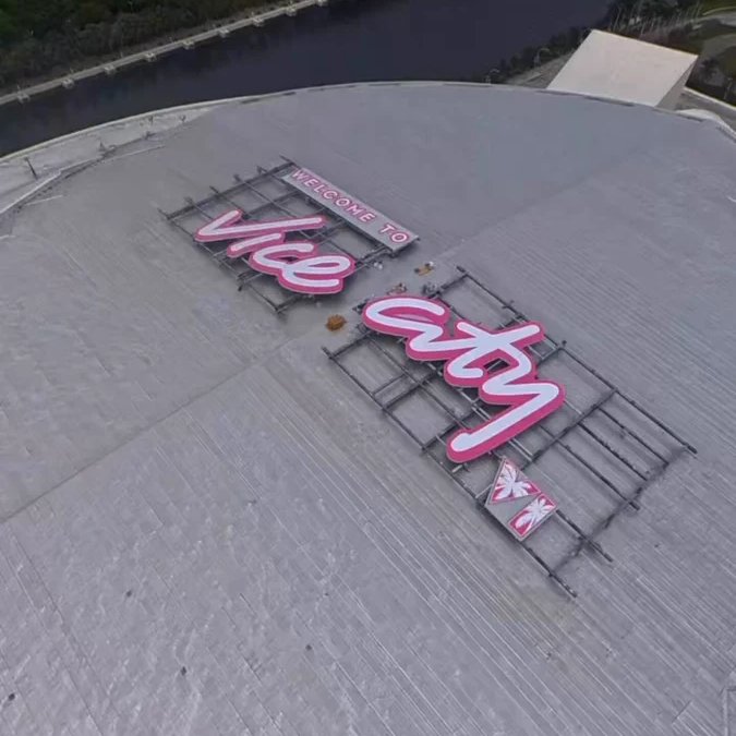 MarketCastIn's tweet photo. Rockstar Games is spending nearly $1M to welcome you to Vice City. 

A giant “Welcome to Vice City” sign now sits atop Miami’s Kaseya Center.

When your game is set in Miami, why buy a billboard when you can brand the skyline? 
@RockstarGames https://t.co/1jEEfqbmOt