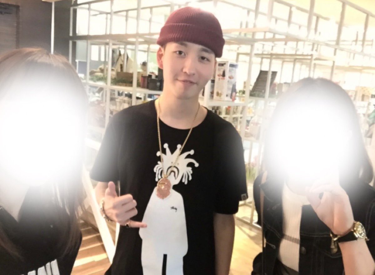 fnt_sotayuri9's tweet photo. インスタで颯太くんが瑠斗くんの曲を使ってくれてて地元民として嬉し過ぎたー!
瑠斗くん今も頑張ってるんだな〜ご両親もとても素敵な方々なんだよな〜✨またLIVE行きたいな🥺ところで泉亮さんとEIMAYさん元気にしてるかなー
写真は9年前のものwえ!もう9年…
#中島颯太
#笠原瑠斗
#泉亮
#EIMAY
#MOL https://t.co/fPN4N0pVil