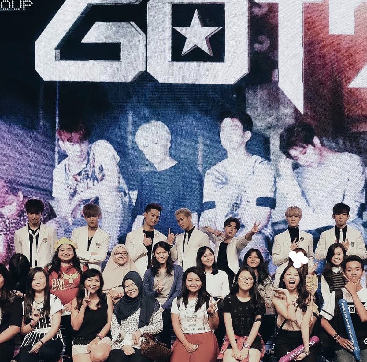 gawonul's tweet photo. jadi keinget era fanmeet ini, lucky banget kedapetan duduk di kursi depan mark😭 https://t.co/V7I5oOv0Q1