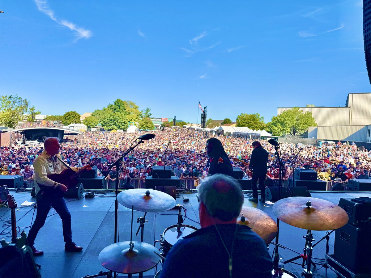 davidclowery's tweet photo. Here’s a better shot of the crowd (and worse shot of me) @andbeyondfest for @TheBandCracker.  This is second song in set after crowd has fully shifted to our stage. We are having a very good year. https://t.co/EpOrlY0faM