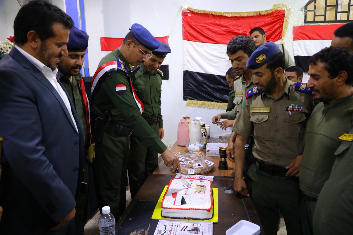 Marib_Police's tweet photo. فرع مصلحة الهجرة والجوازات بمأرب يحتفي بالذكرى الـ64 لثورة 26 سبتمبر، ويقيم برنامجًا توعويًا لتعزيز قيم الجمهورية والحرية والمواطنة، وترسيخ الوعي والانضباط وخدمة الوطن والمواطن. https://t.co/Zxq5Mrdb7z