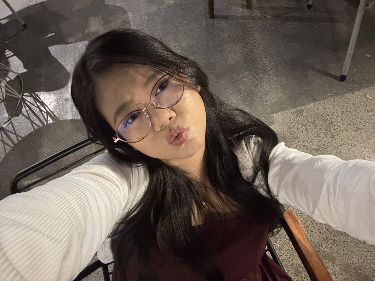 lisalilisaa's tweet photo. Shit happens, but life must go on awkwk https://t.co/9JWeXp5zWn