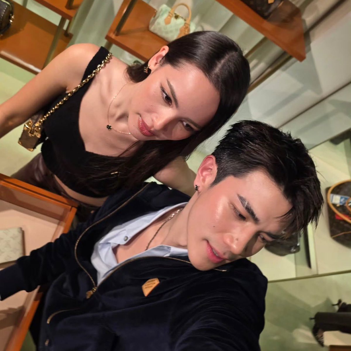 heavenlyeuri's tweet photo. Yaya Urassaya:
- Louis Vuitton House Ambassador 
- SEPHORA TH Brand Ambassador

Fourth Nattawat:
- Louis Vuitton Friend of the House 
- Face of SEPHORA TH

So amazing😭😭😭👏👏👏❤️❤️❤️

#Fourthnattawat #โฟร์ทณัฐวรรธน์ https://t.co/6aXiGgEeMs