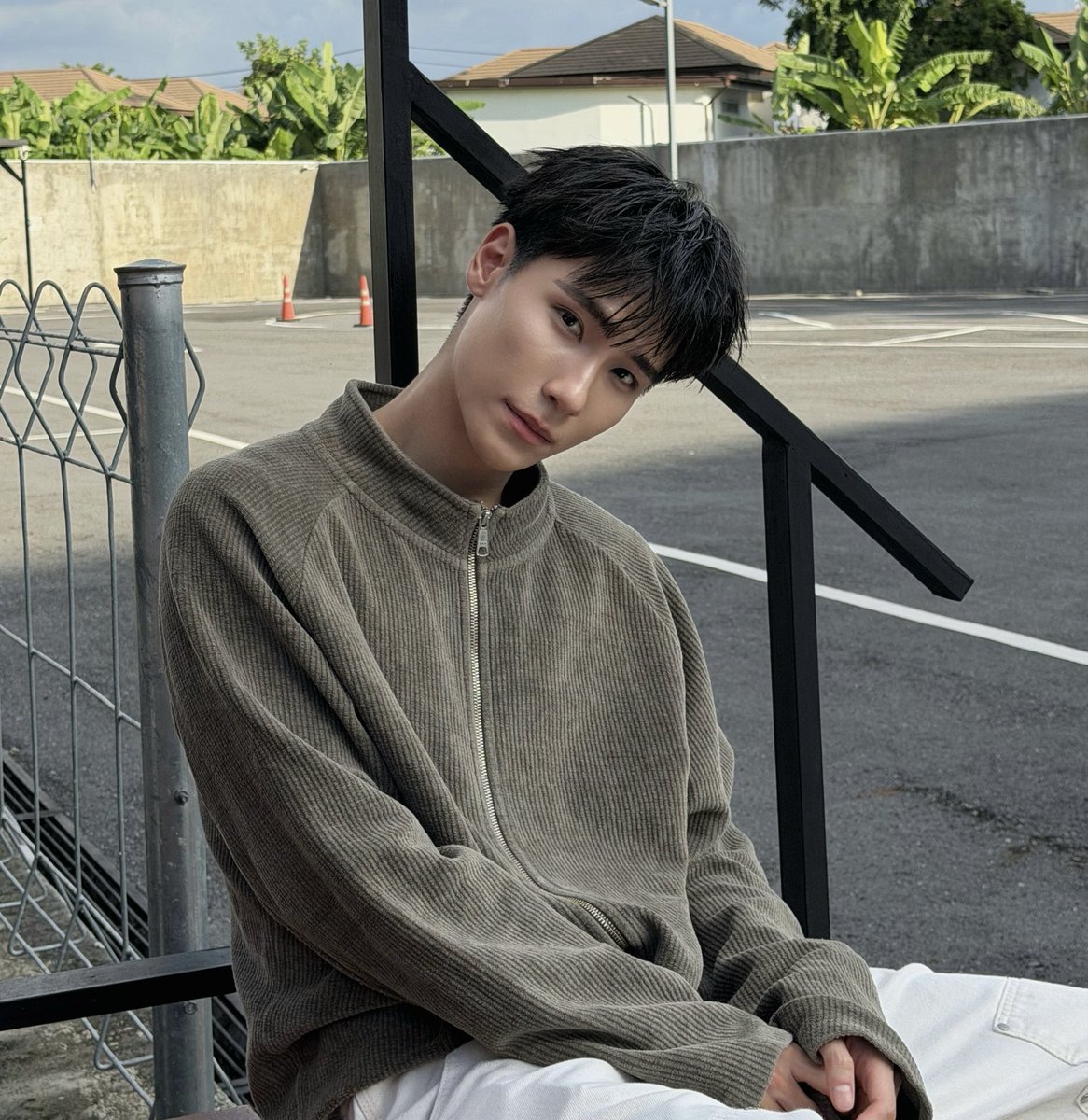 Junuryxx's tweet photo. ถ้าวันนี้ไม่เห็นค่า ⠀⠀⠀ ⠀⠀⠀ ⠀กลับมาวันหน้าก็ได้นะ https://t.co/u0pA3sN9ij