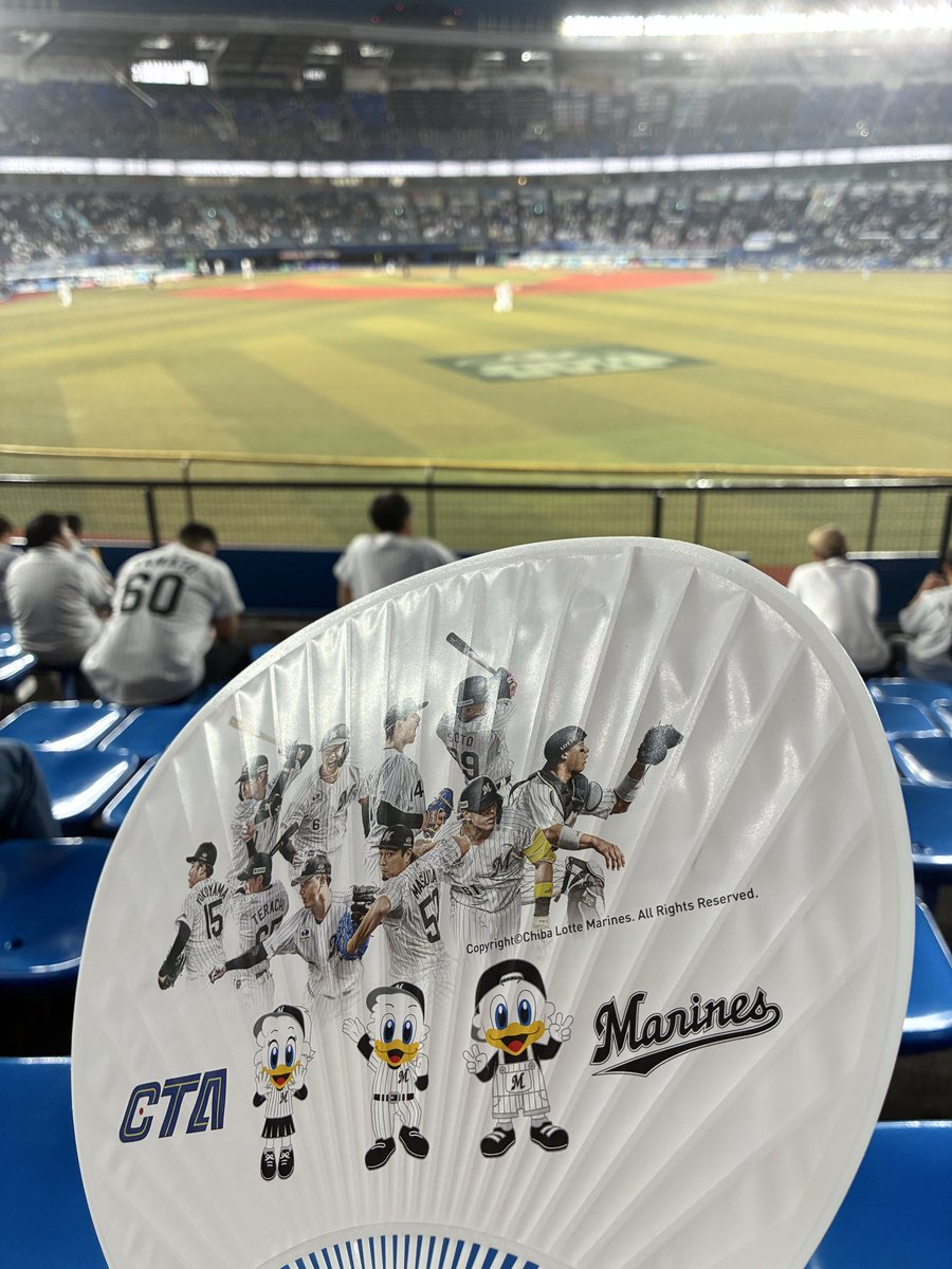 A1ka322's tweet photo. ロッテvs日ハム行ってきた！
8回表で5失点したけど、9回裏で山口ナイスホームラン過ぎた！(っ'ヮ'c)
負けちゃったけど楽しかった〜！ https://t.co/KqgTt5g7U3