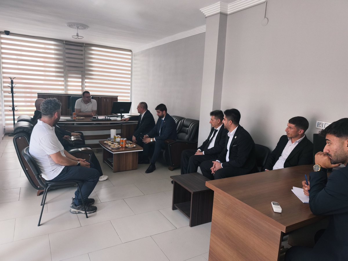 YENParti56's tweet photo. Milletvekillerimiz @MTanal ve @EvrimKarakoz ile birlikte Siirt Tabipler Odasını ziyaret ettik

Sağlık alanındaki sorunları, hekimlerimizin ve sağlık çalışanlarımızın taleplerini dinledik; Siirt’in sağlık hizmetlerine ilişkin değerlendirmelerde bulunduk https://t.co/nAPrbUznbB
