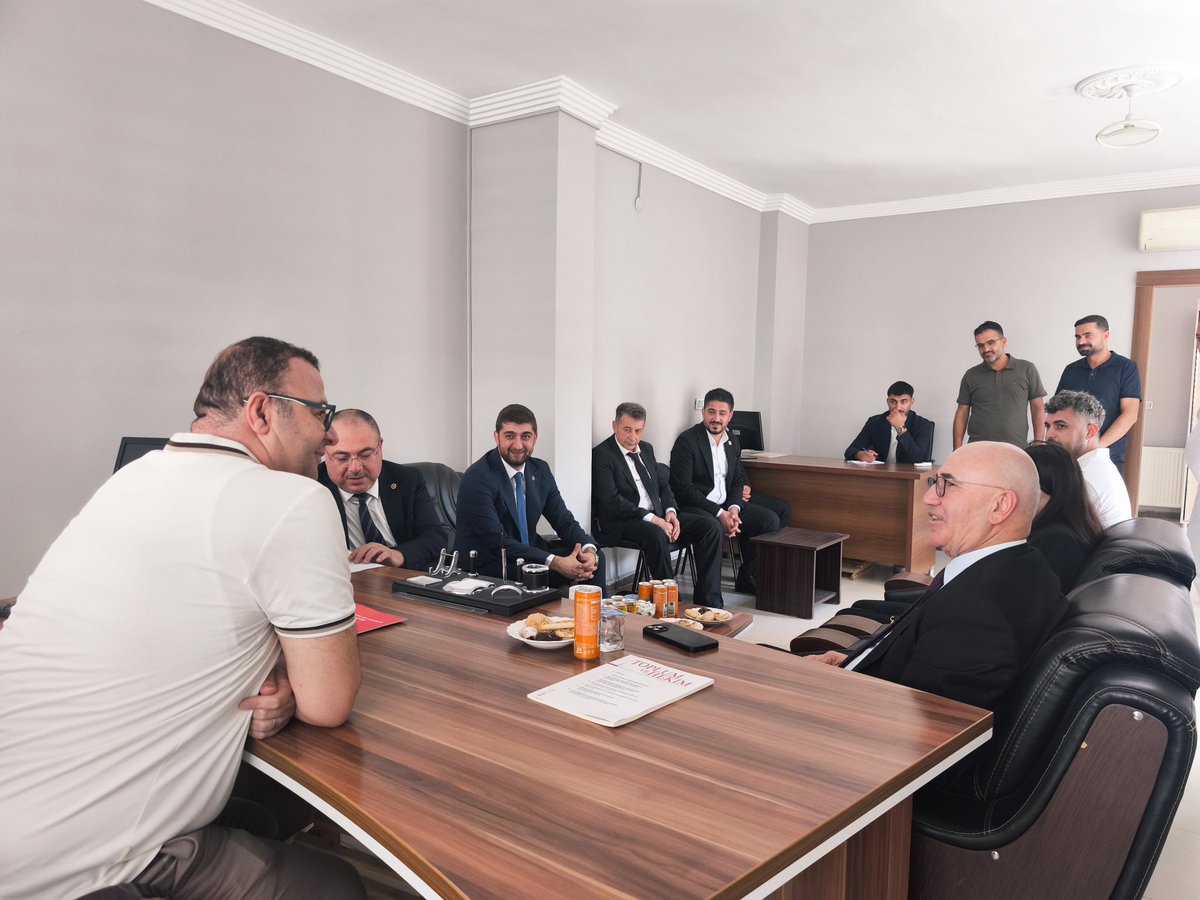 YENParti56's tweet photo. Milletvekillerimiz @MTanal ve @EvrimKarakoz ile birlikte Siirt Tabipler Odasını ziyaret ettik

Sağlık alanındaki sorunları, hekimlerimizin ve sağlık çalışanlarımızın taleplerini dinledik; Siirt’in sağlık hizmetlerine ilişkin değerlendirmelerde bulunduk https://t.co/nAPrbUznbB