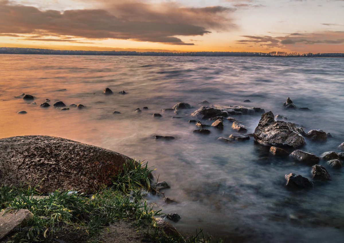 NXLSANDY's tweet photo. °
°
°
°
°
°
#sunset #sunsetlovers #sunsetclouds #sunsetsky #clouds #sunset_hub #sunsetmadness #sunsetchaser #epicsky #skylovers #lake #sunrise_sunset_photogroup #raw_skies #landscapephotography #landscape_lovers #landscape #stone https://t.co/1Uz6ZBsFEo