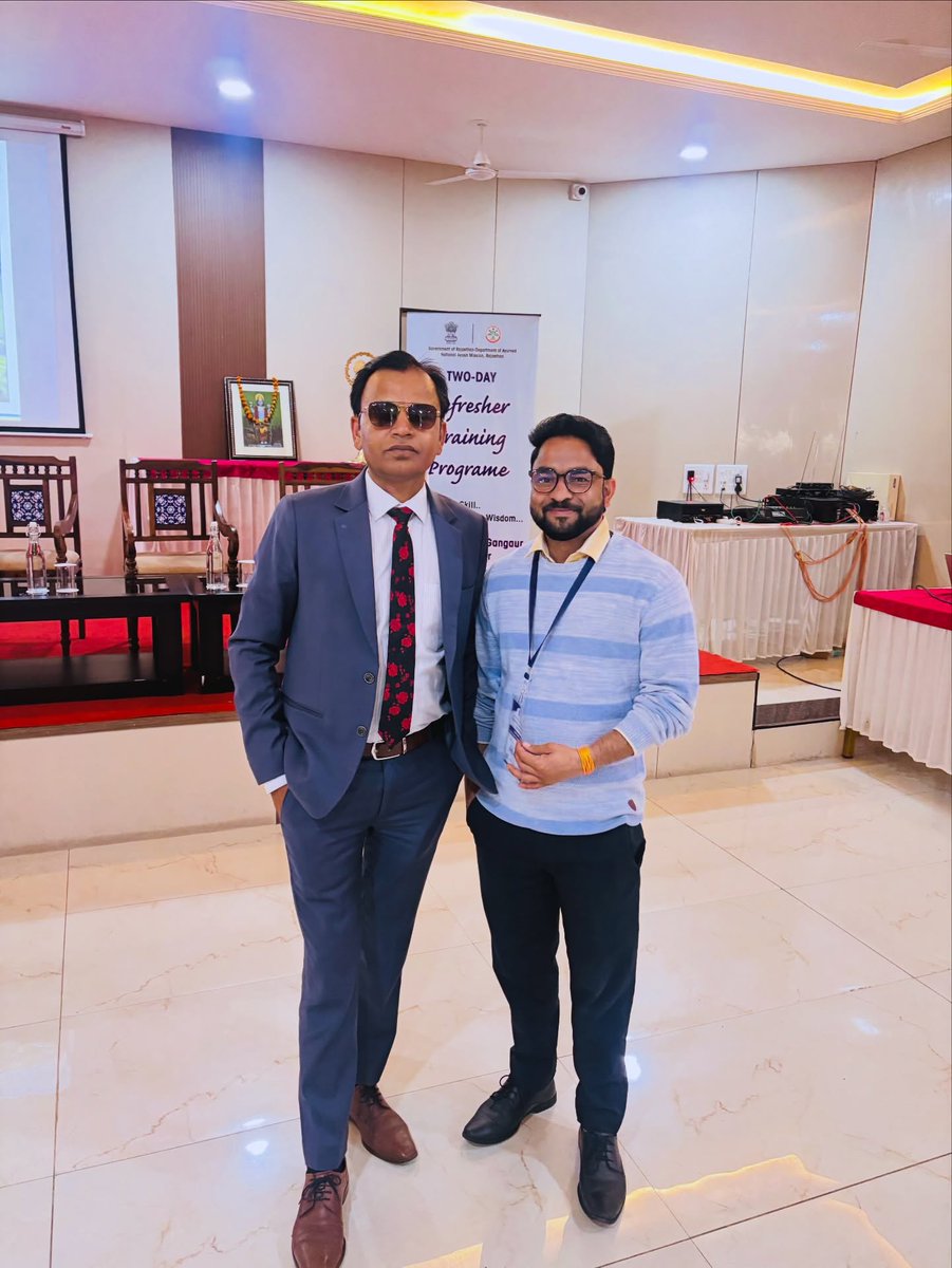 norasmith6buk34's tweet photo. Big brother Dr. Ramesh Meena, Additional Director of the Ayurveda Department, Ajmer, Rajasthan Government. https://t.co/G5Ww98PnEn