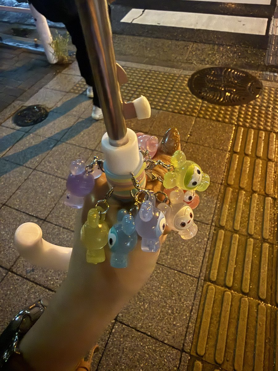 mina__twice__37's tweet photo. 雨は憂鬱だけどこの傘は毎日さしたいな🙄 https://t.co/K5LOtPAEll