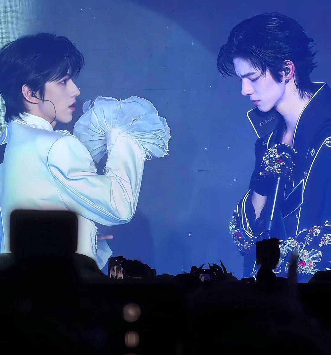 bintangikan's tweet photo. aku suka bgt foto ini, mirip pangeran sama knightnya wkwk https://t.co/8doEYcogXr