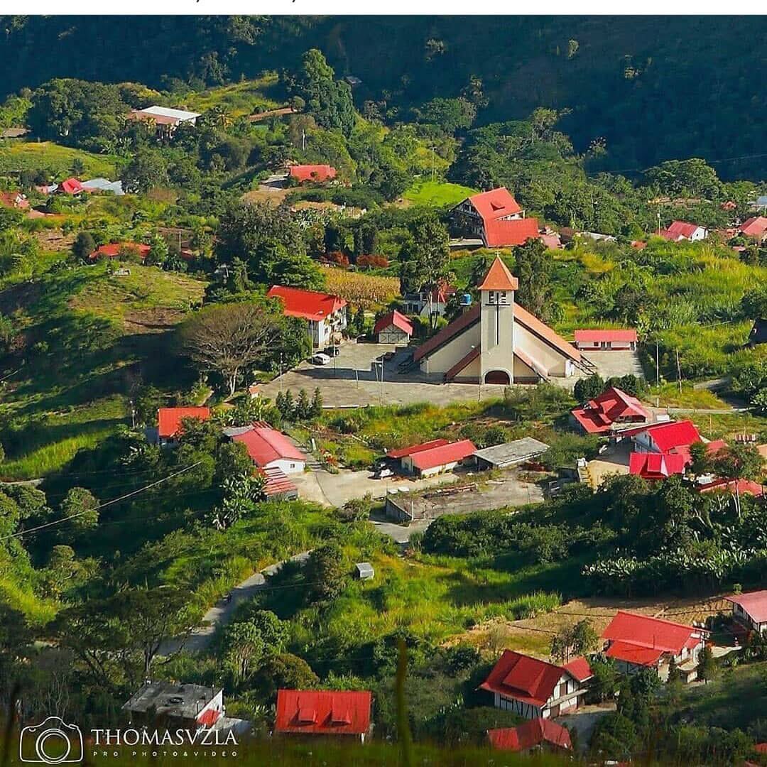 GianlucaCoccon1's tweet photo. Maravilloso 
EL JARILLO ubicado en los altos Mirandinos a 30 km de los Teques o por la carretera del Junquito antes de llegar a la Colonia Tovar 🇻🇪🇻🇪🇻🇪🇻🇪🇻🇪🇻🇪🇻🇪🇻🇪🇻🇪🇻🇪🇻🇪🇻🇪🇻🇪🇻🇪🇻🇪🇻🇪
@TICVisuArt 
@venezuelaenfoto https://t.co/FKaGvjwGas