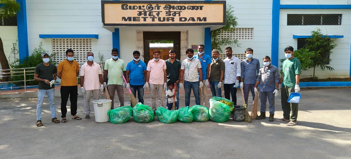 GMSRailway's tweet photo. Where Sports Meets Sanitation!
Salem Division held cleaning drives in various districts and a volleyball activity at the Divisional Office promoting fitness and cleanliness. ✨
#SwachhataHiSeva #Salem #SouthernRailway #IndianRailways #SHS https://t.co/NwIVFDdu3w