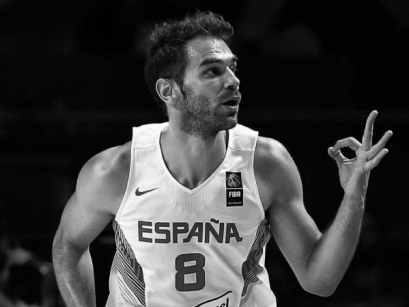 PasionBasketNBA's tweet photo. Hoy cumple 45 años José Manuel Calderón:

➡️ 14 temporadas NBA
➡️ 2 Platas y 1 Bronce en los JJOO
➡️ 1 Oro Mundial
➡️ 1 Oro, 2 Platas y 1 Bronce en el Eurobasket
➡️ 1 Copa del Rey
➡️ Mejor Quinteto ACB
➡️ Mejor Quinteto Eurobasket
➡️ 1 LEB Oro
➡️ Hall of Fame baloncesto español 

¡Felicidades "Mr Catering"! @JmCalderon
